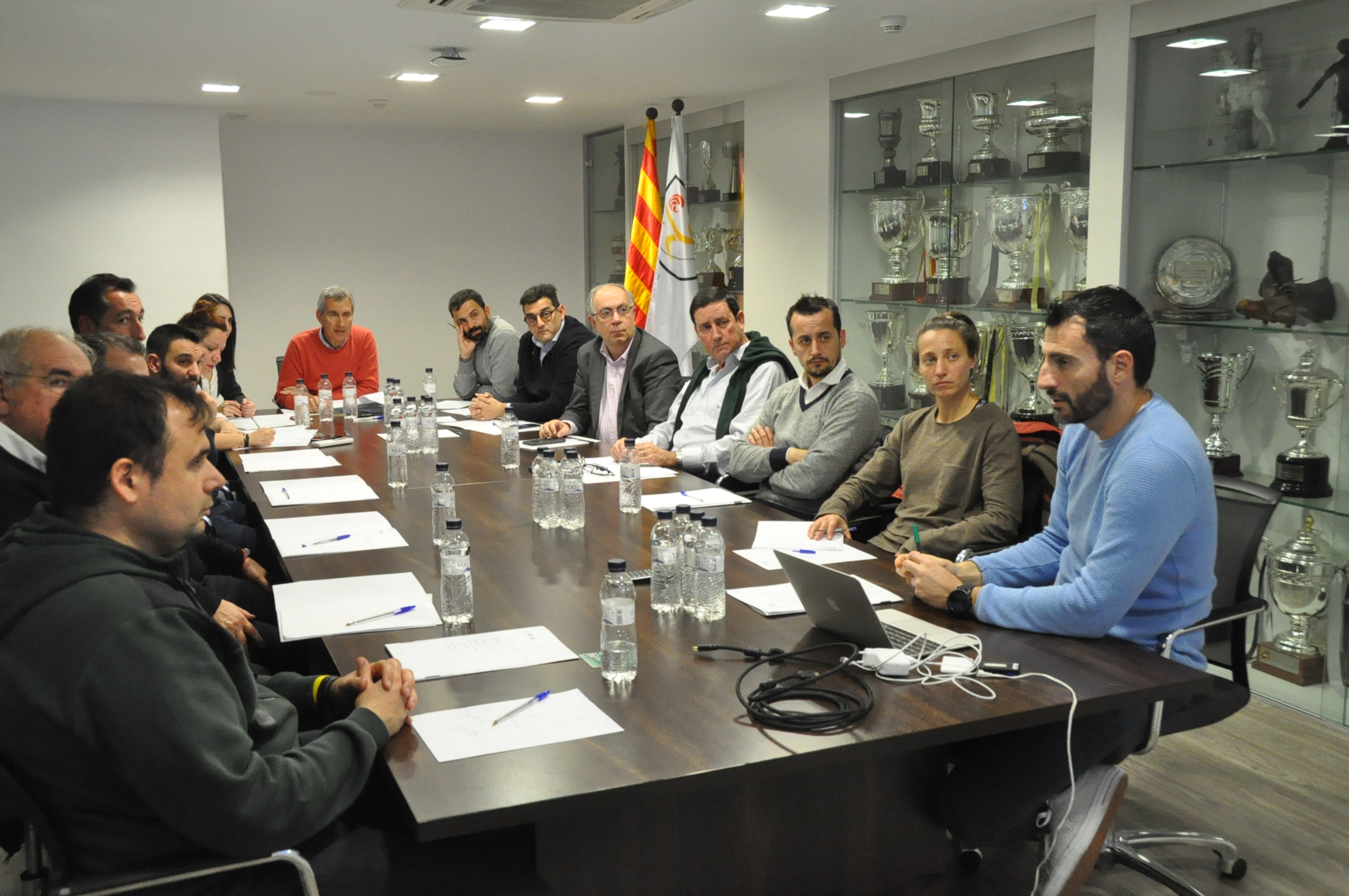 Vista general de la taula, amb els membres del Comitè Tècnic d'Entrenadors