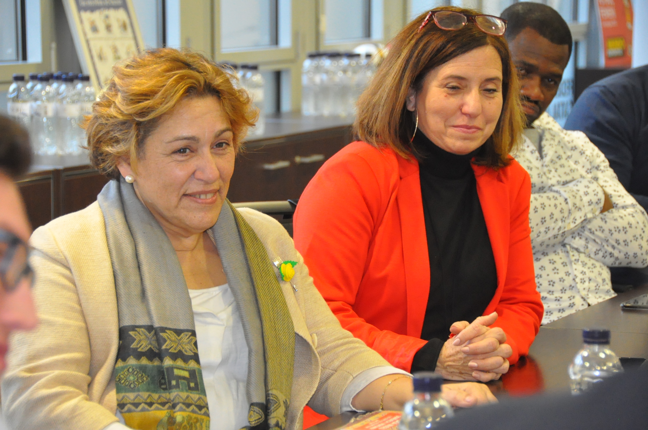 L'alcaldessa de Canet, Blanca Arbell, i la regidora d'esports, Sílvia Tamayo, durant la reunió