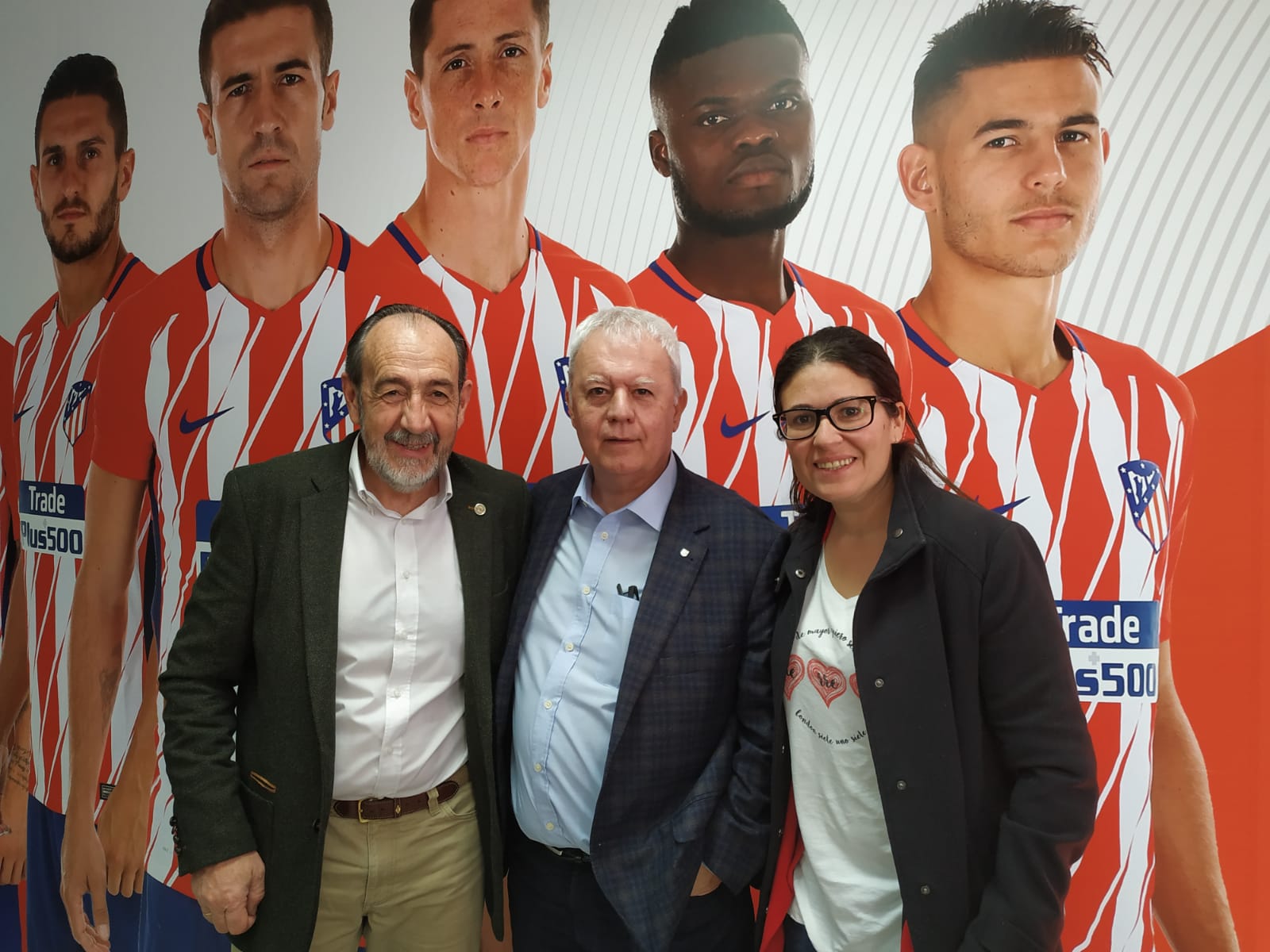 Llaó, amb els representants de la Federació de Futbol de Madrid