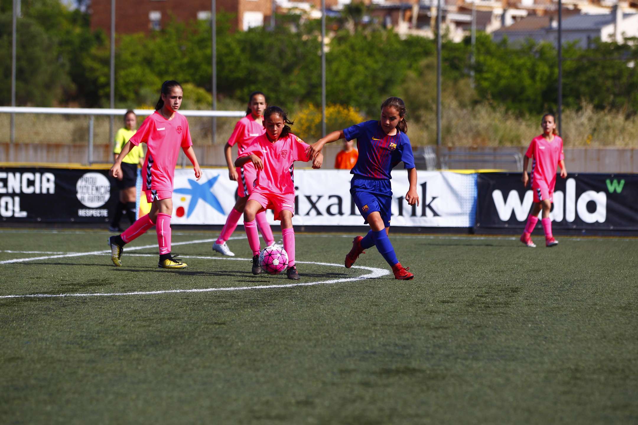 El FC Barcelona i el Femení Manu Lanzarote es van enfrontar en la final Prebrenjamí-Benjamí-Aleví femení a la 9a Festa del Futbol Català