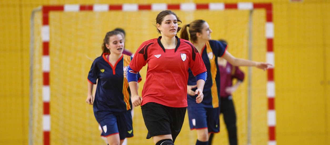 La selecció espanyola sub 17 femenina competeix amb dues catalanes