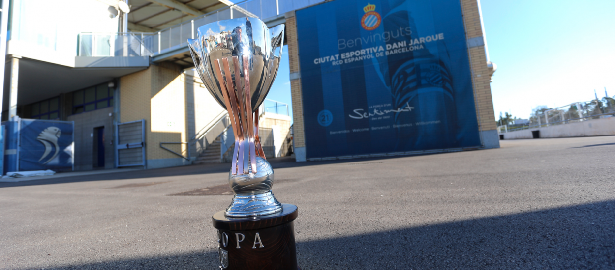 La Supercopa de Catalunya viatja als entrenaments d’Espanyol i Barça