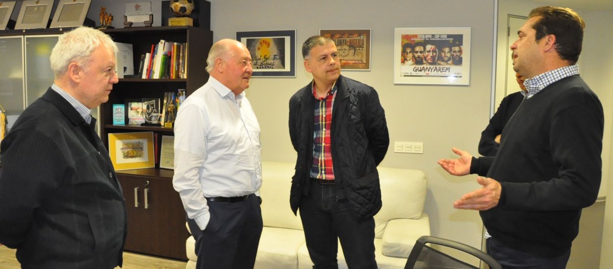 El president del CTA de la Federació Gallega de Futbol, Bernardino González, visita la seu de l'FCF