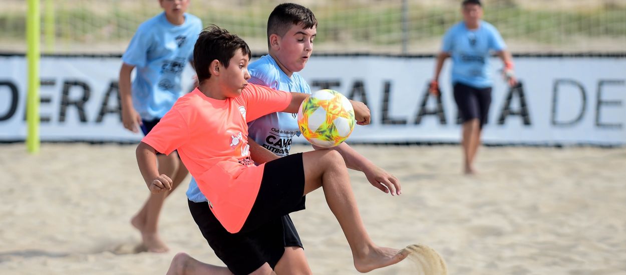 El futbol platja infantil es promociona en el Campionat de Catalunya a Torredembarra