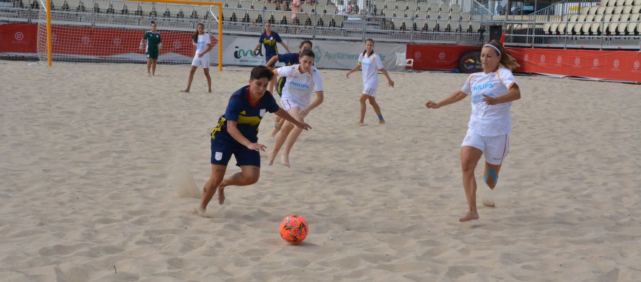 Catalunya debuta amb derrota al Campionat d’Espanya femení de futbol platja
