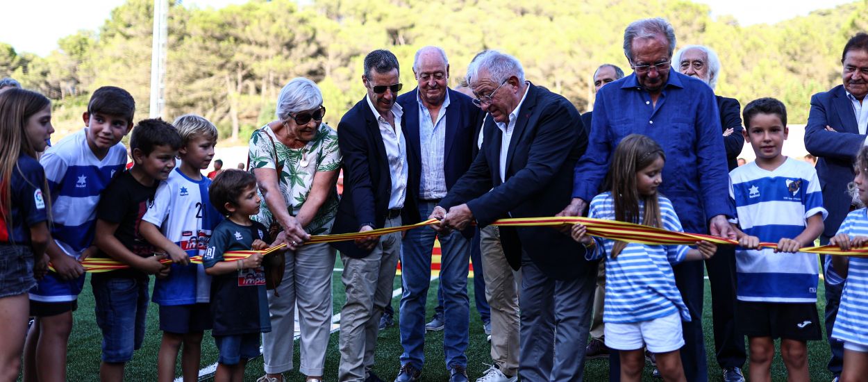 Joan Soteras, a la inauguració de la gespa del camp del CF La Llacuna