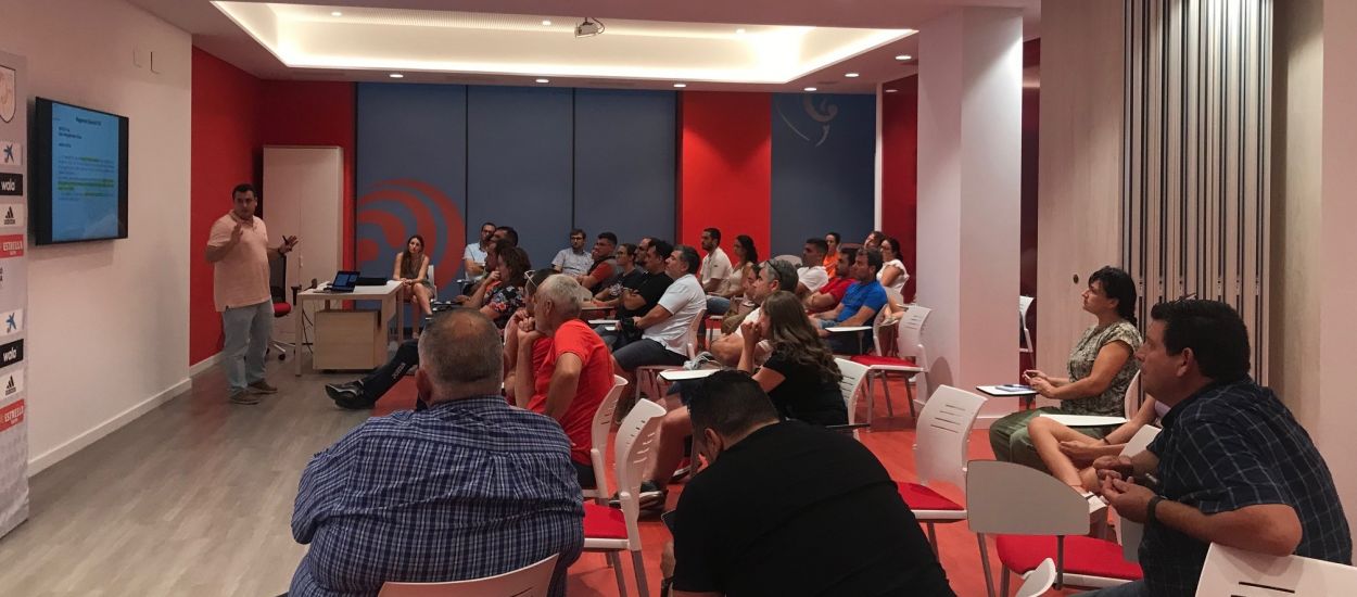 Reunió informativa dels clubs de futbol femení a la delegació de Lleida 