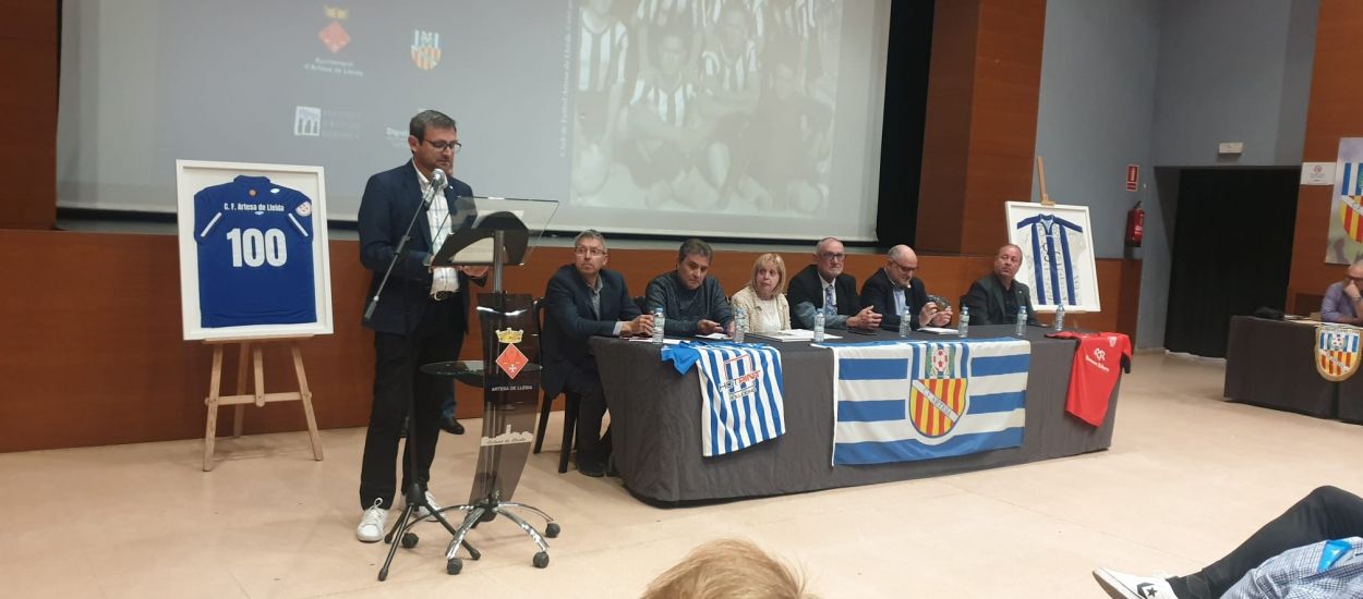 El CF Artesa de Lleida presenta el llibre del seu centenari
