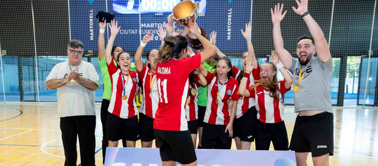 Una Penya Esplugues contundent s'emporta la Copa Catalunya Juvenil femenina de futbol sala