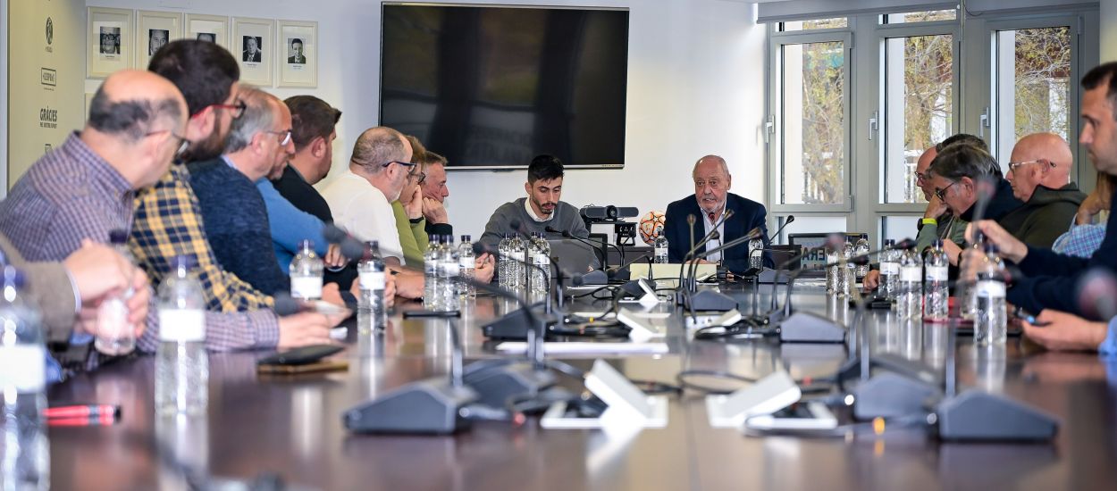 El president, Joan Soteras, es reuneix amb els presidents dels clubs de la Lliga Elit