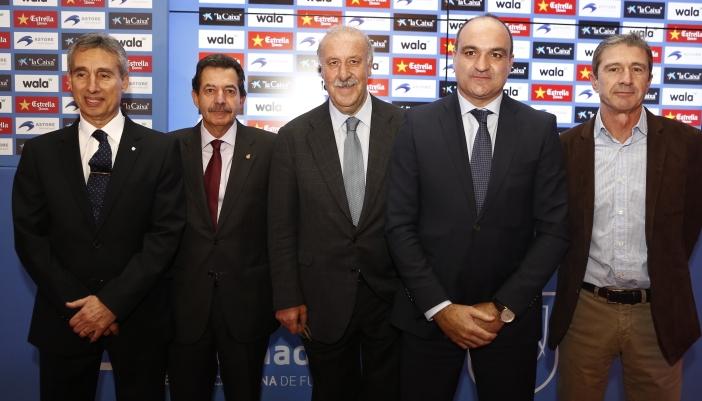 Del Bosque i Pichi amb els entrenadors catalans