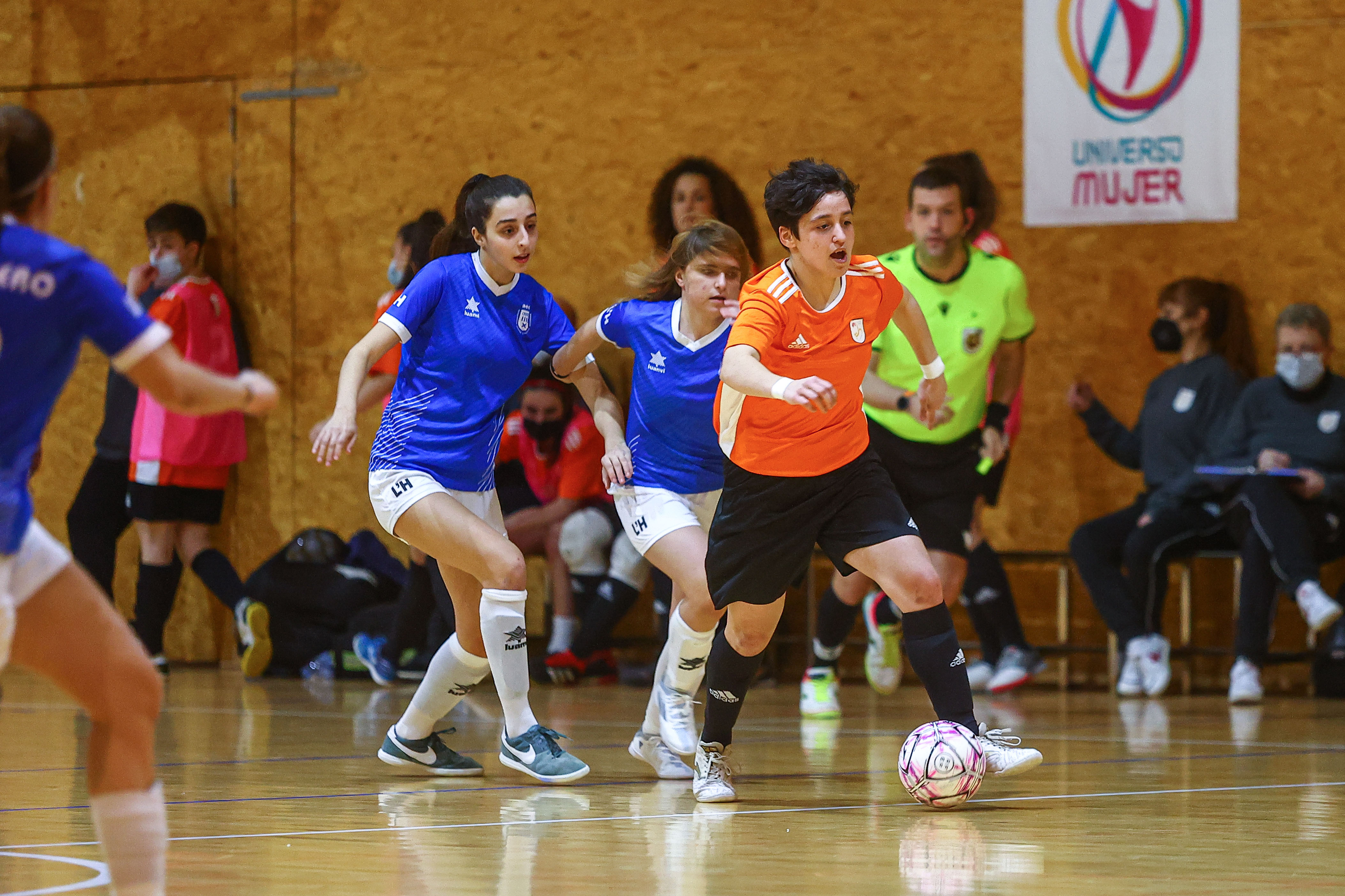 FCF Triomf De Catalunya Sub 19 Femenina De Futbol Sala Davant L AECS 