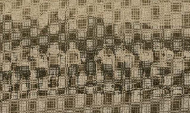 Selecció de futbol de Catalunya en el partit contra Biscaia l'1 de febrer de 1920, al camp del carrer de la Indústria de Barcelona. FONT: Desconeguda