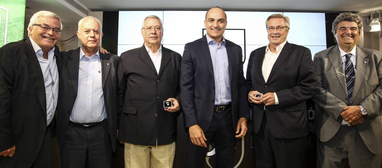 Els expresidents Roura i Vallbona reben una insígnia d'or de la FCF