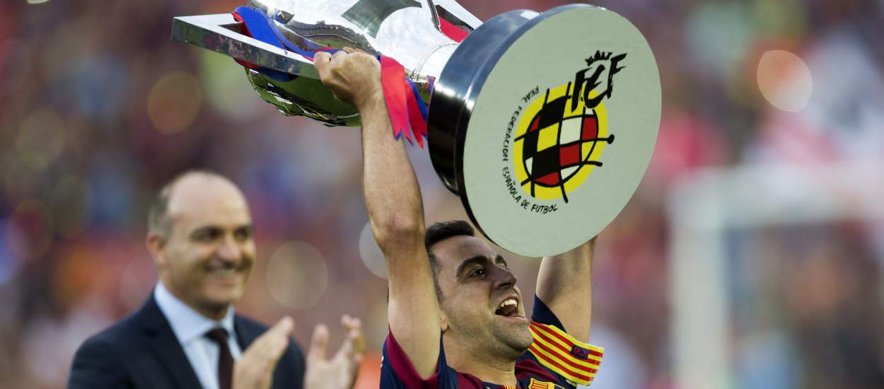 El FC Barcelona rep la Copa de la Lliga