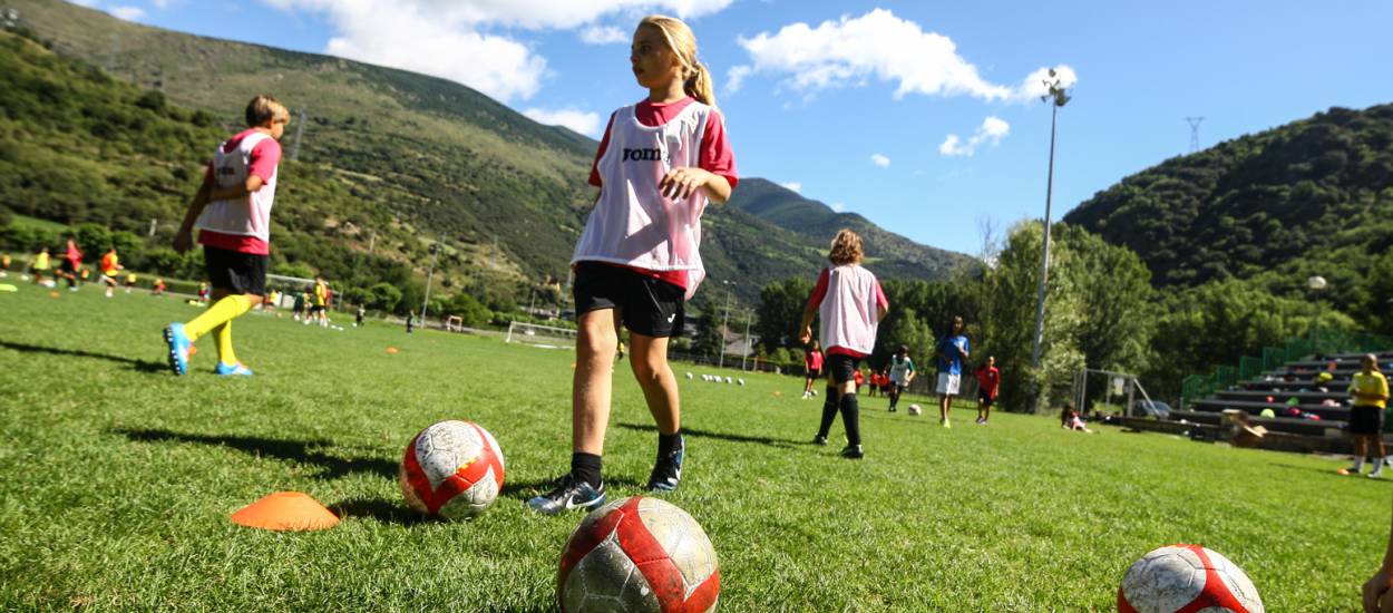 Últimes 20 places pel campus de futbol femení de la FCF