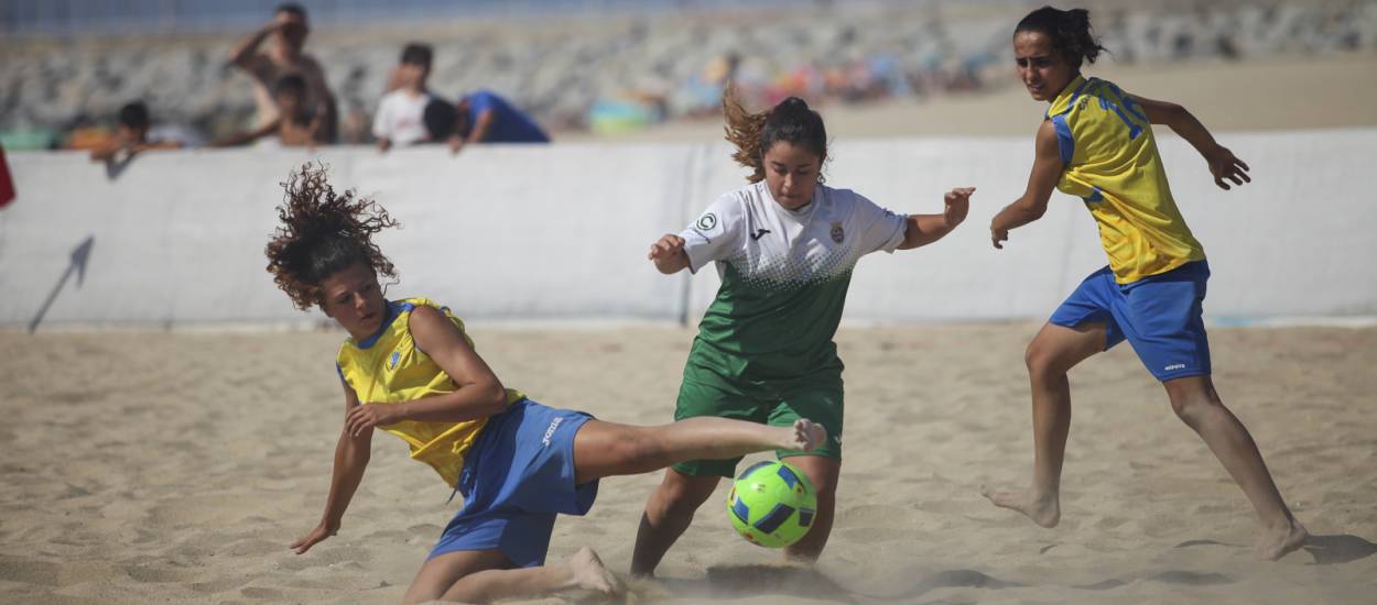 Sogesport, Fontsanta-Fatjó, Caldes i Escuela Bonaire, classificats per a les semifinals del Campionat de Catalunya de futbol platja femení